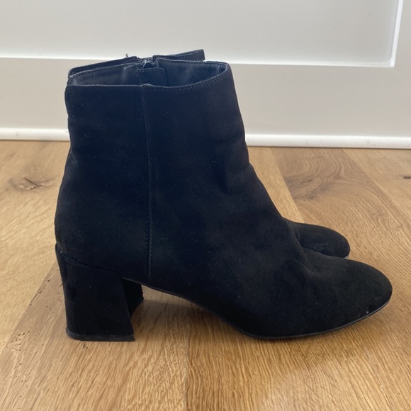 Chinese Laundry Suede healed bootie - Picture 3 of 7